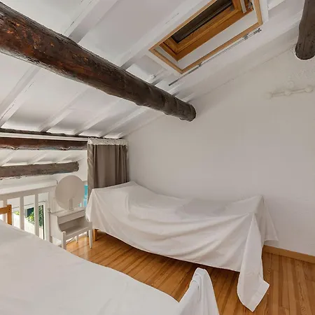 Spacious In 아파트 아그